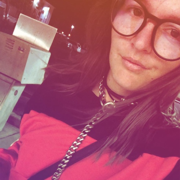 Meet your Posher, Kandice. - Picture 1 of 3